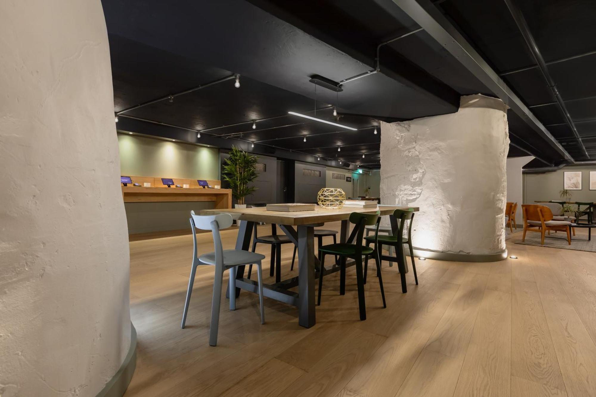 לונדון Zedwell Underground Hotel Tottenham Court Rd מראה חיצוני תמונה